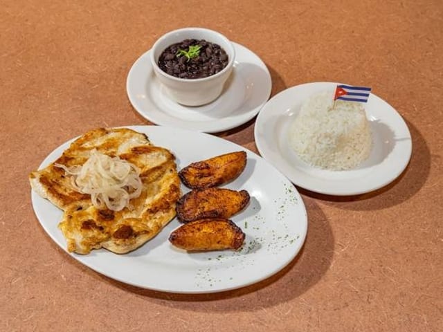 Pollo a la Plancha – Half Tray.